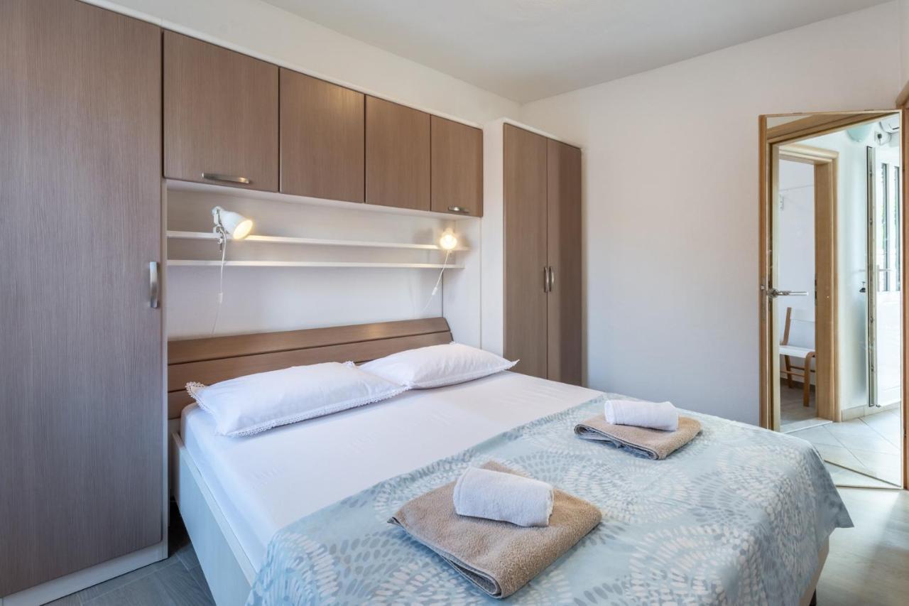Apartments Sonja Pucisca Extérieur photo