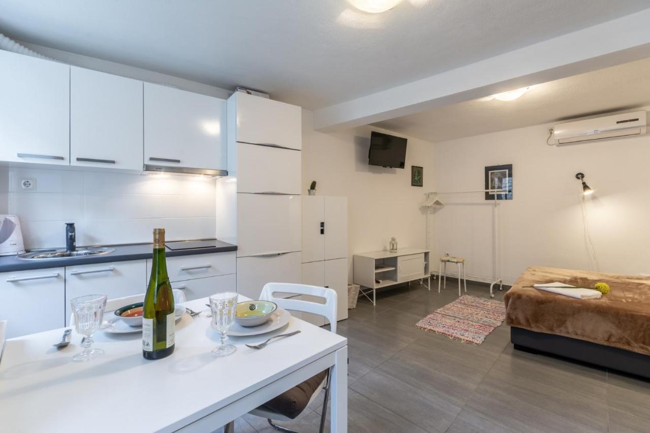 Apartments Sonja Pucisca Extérieur photo