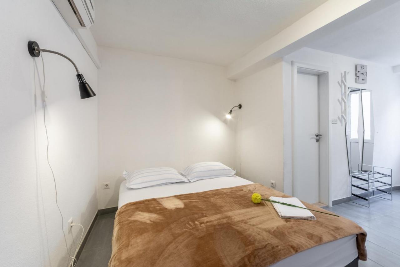 Apartments Sonja Pucisca Extérieur photo