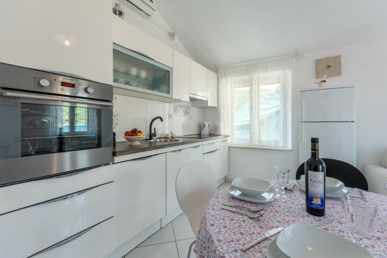 Apartments Sonja Pucisca Extérieur photo