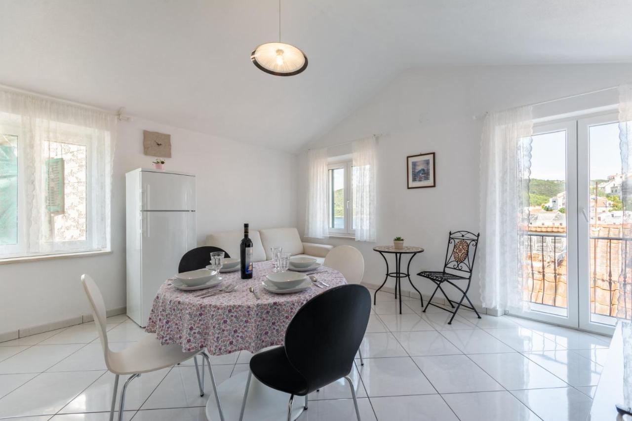 Apartments Sonja Pucisca Extérieur photo