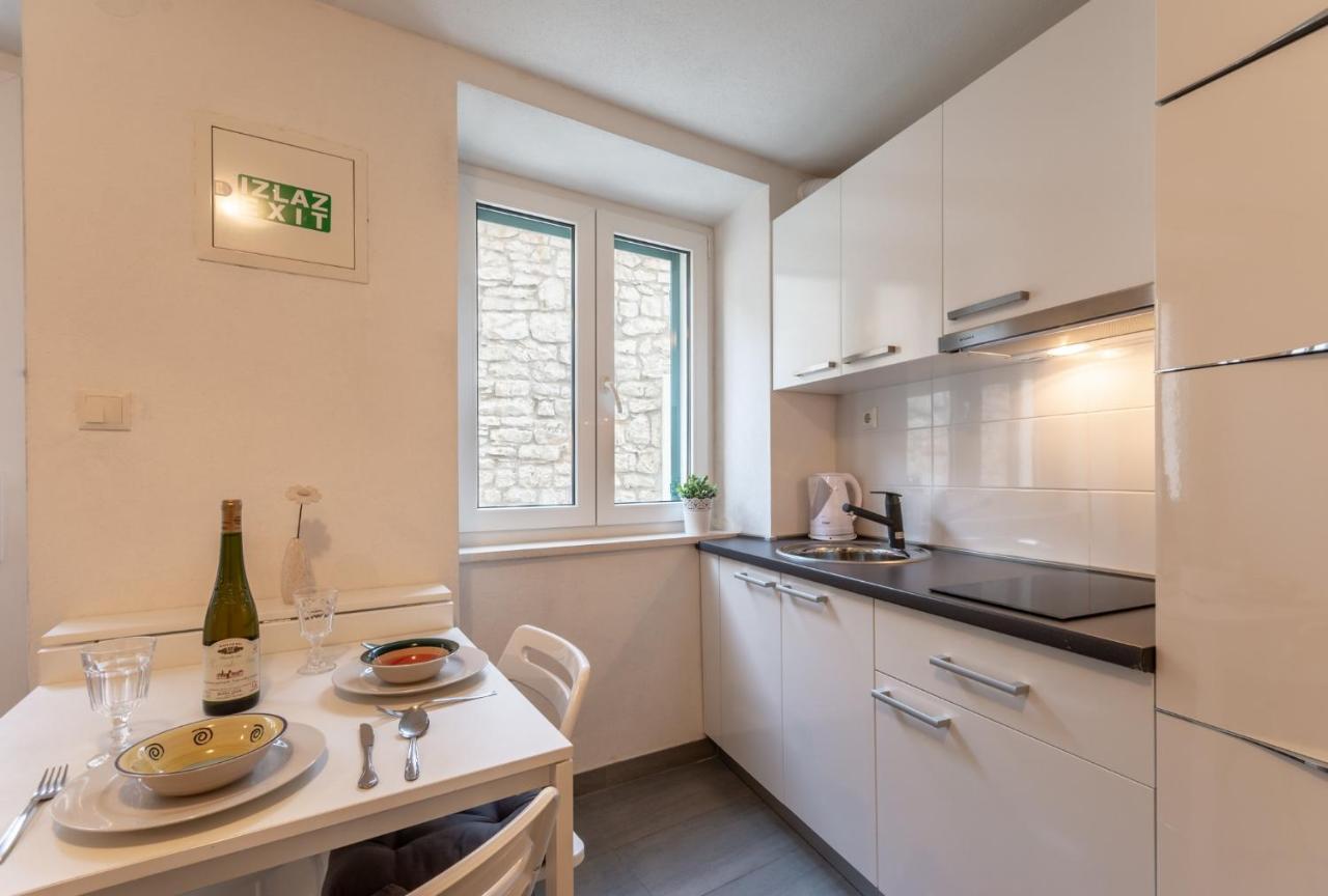 Apartments Sonja Pucisca Extérieur photo
